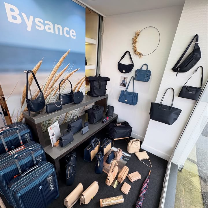 Nouvelle vitrine letanneur lancaster jumpbagage natetnin brest maroquinerie 1 1182792057183500 - Quimper Brest